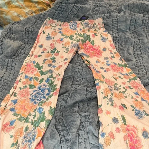 Novella Royale Multicolor Floral iris bells. Blush Geisha - Picture 3 of 8